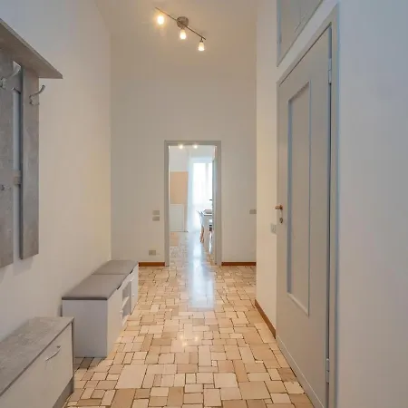 Navigli Retreat Near Duomo Lägenhet