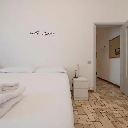 Lägenhet Navigli Retreat Near Duomo