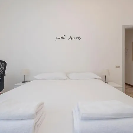 Lägenhet Navigli Retreat Near Duomo Milano