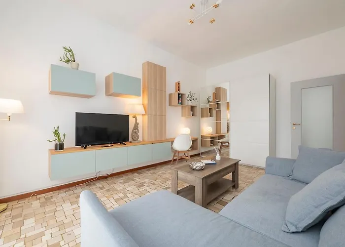 Navigli Retreat Near Duomo * Милан