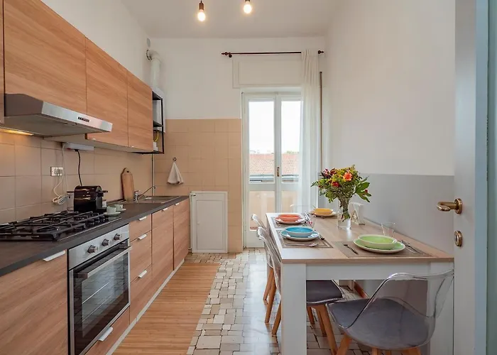 Апартаменты Navigli Retreat Near Duomo Милан
