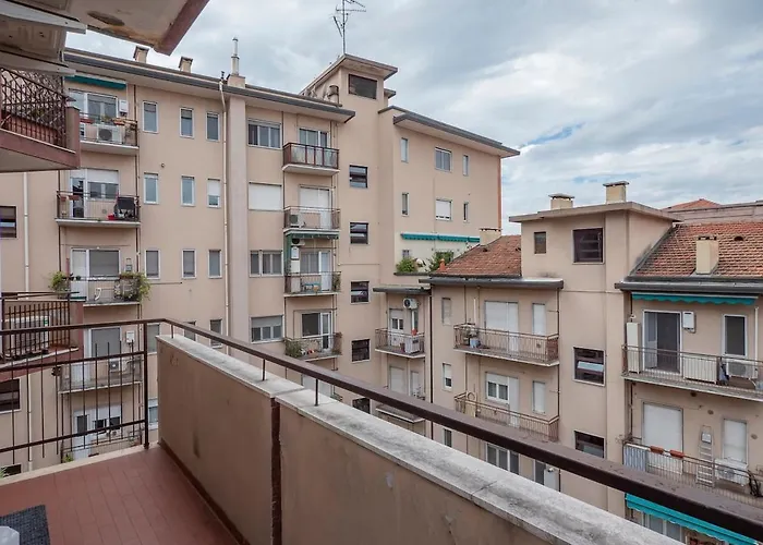 Navigli Retreat Near Duomo * Милан