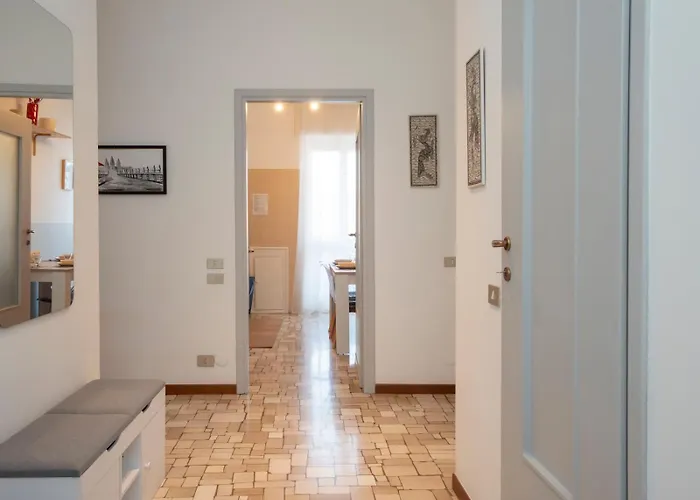 Navigli Retreat Near Duomo Апартаменты