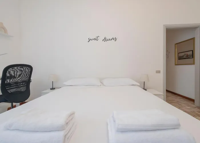 Апартаменты Navigli Retreat Near Duomo Милан