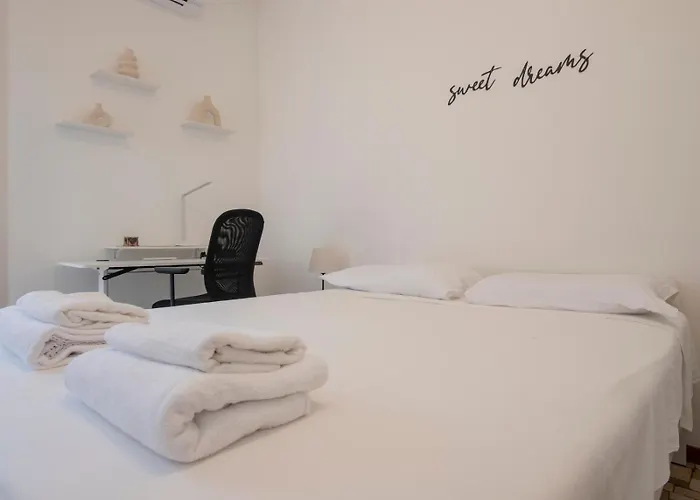 Апартаменты Navigli Retreat Near Duomo